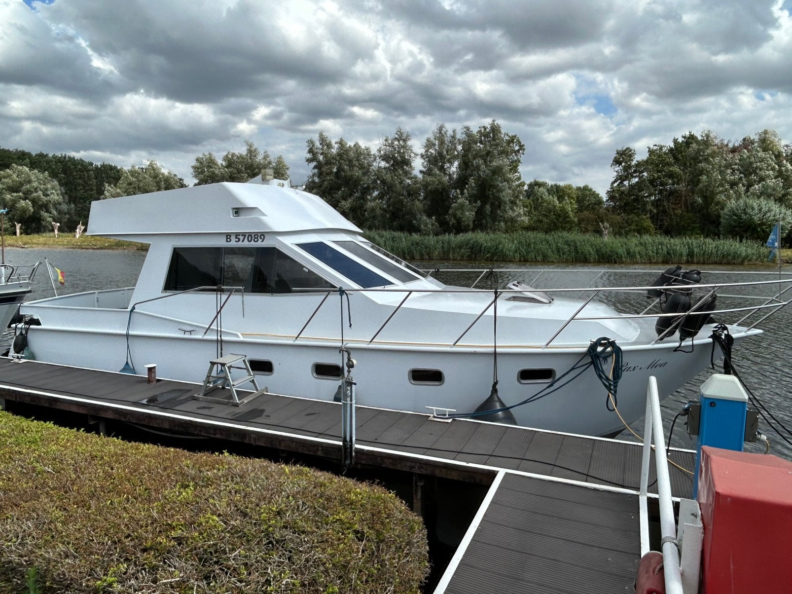 Motorjacht met flybridge te koop, Sondeur, 11 m, Diesel, 1.95 mètres