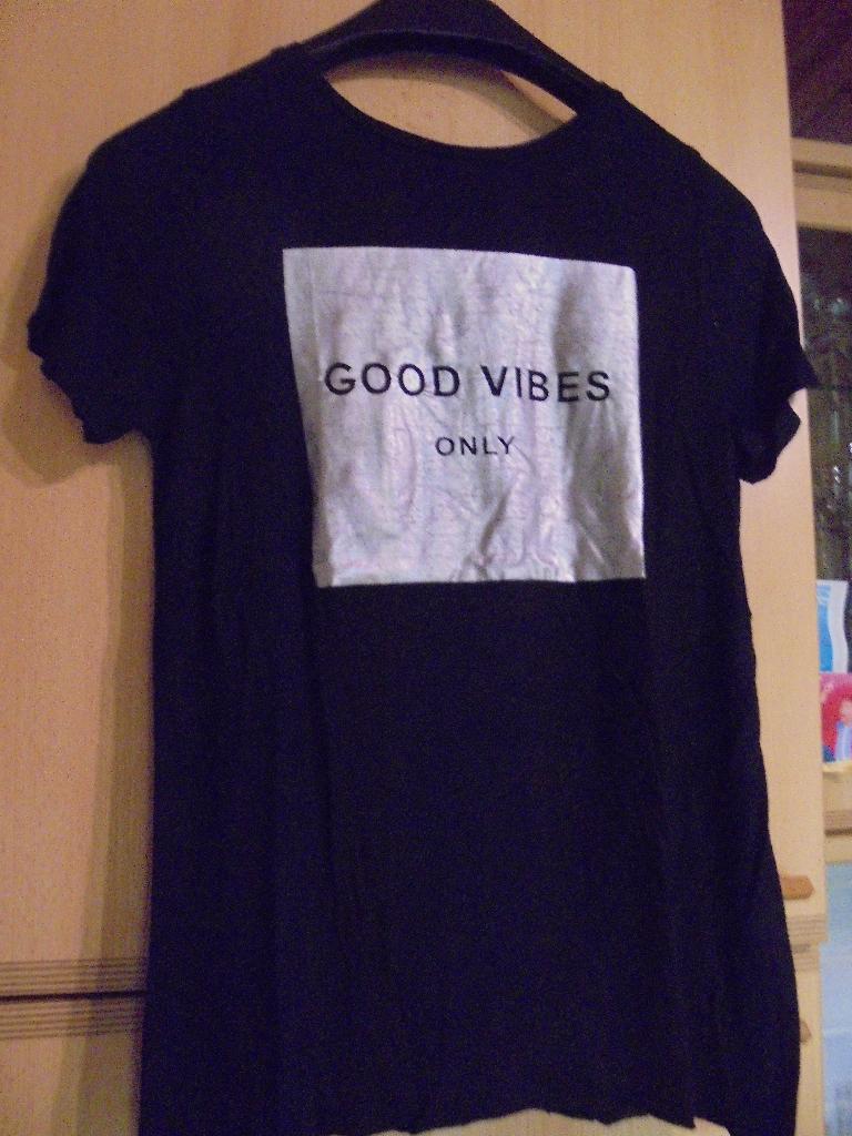 T-shirt XS, Ophalen of Verzenden, Zo goed als nieuw, Meisje, Shirt of Longsleeve