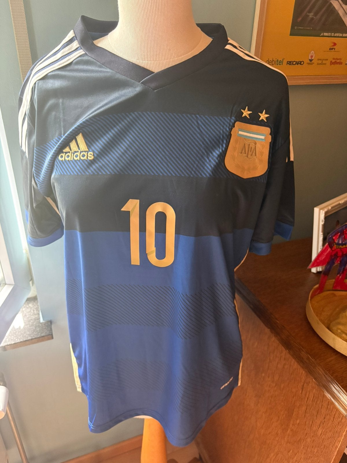 Lionel Messi a signé, Collections, Enlèvement ou Envoi, Comme neuf, Maillot