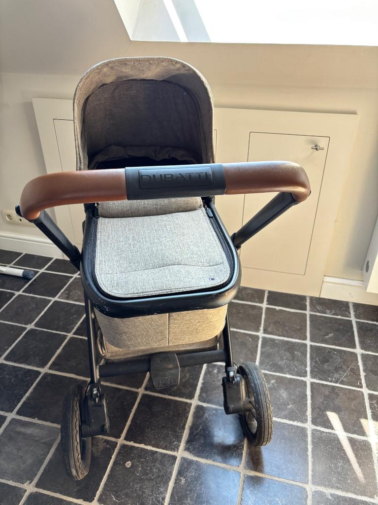 Dubatti one kinderwagen, Enfants & Bébés, Poussettes & Combinaisons, Utilisé, Poussette, Autres marques, Avec nacelle, Tige de poussée réglable