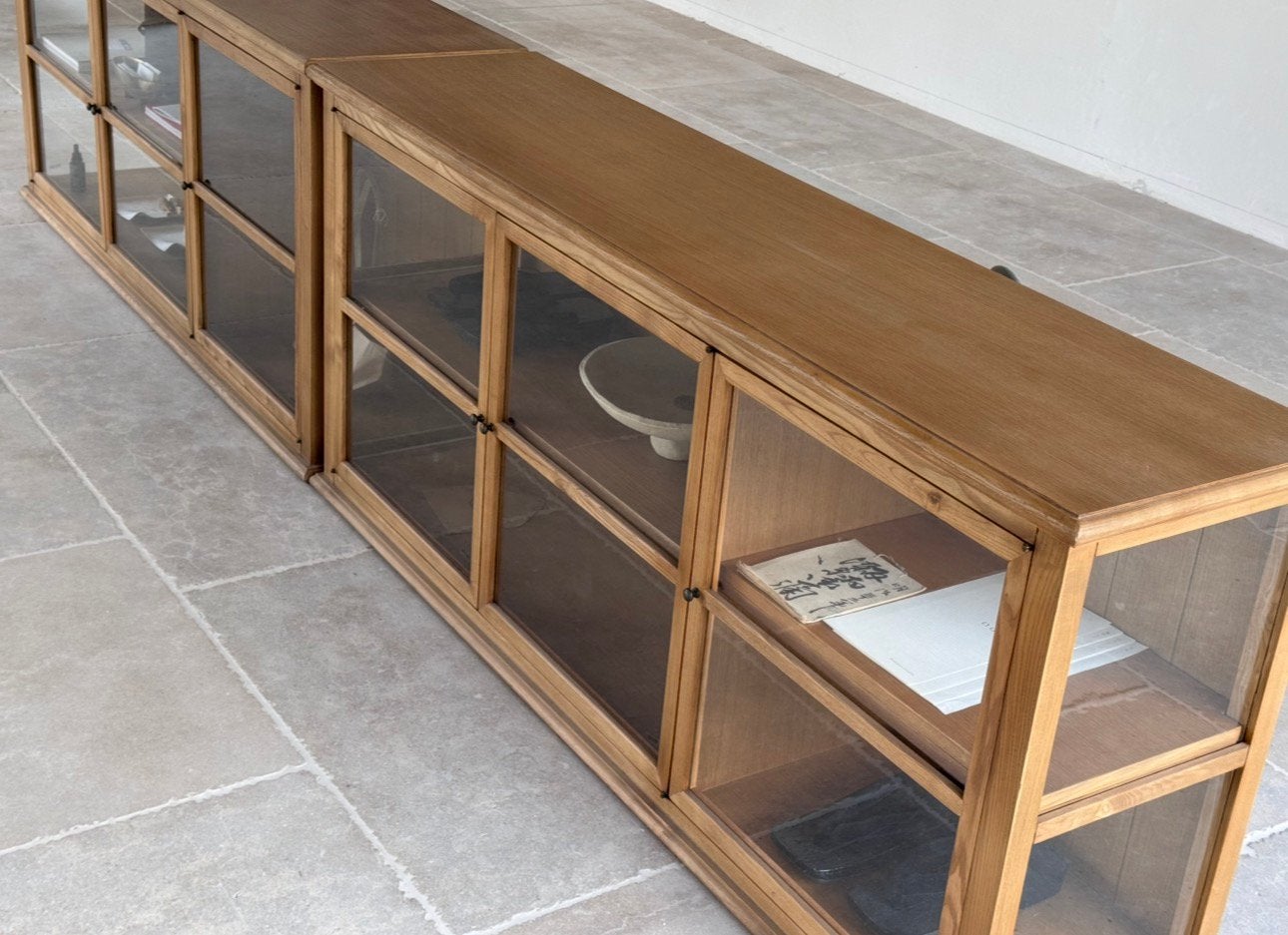 Vitrinekast, vintage look, perfecte staat, Ophalen, Zo goed als nieuw, Eikenhout, Met deur(en)
