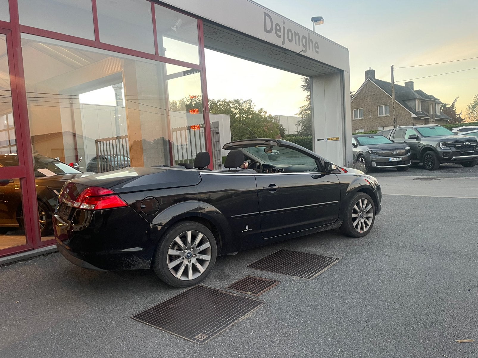 Ford Focus Coupé-Cabrio benzine 5950 euro, Auto's, 4 cilinders, Cabriolet, Zwart, Bedrijf