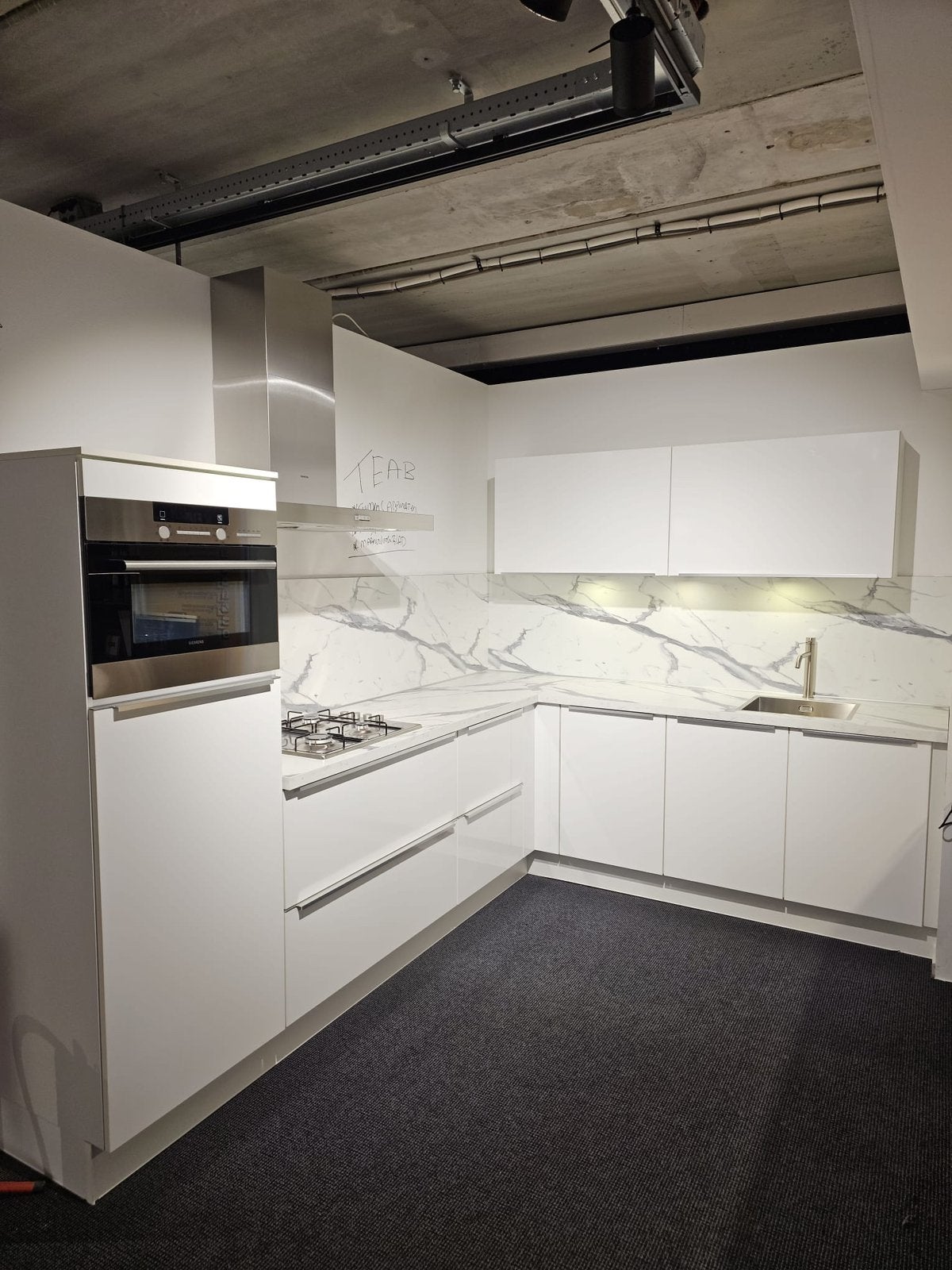NOUVELLE cuisine + électroménagers + DÉMONTÉE, Neuf, Enlèvement ou Envoi, Blanc, Autres matériaux