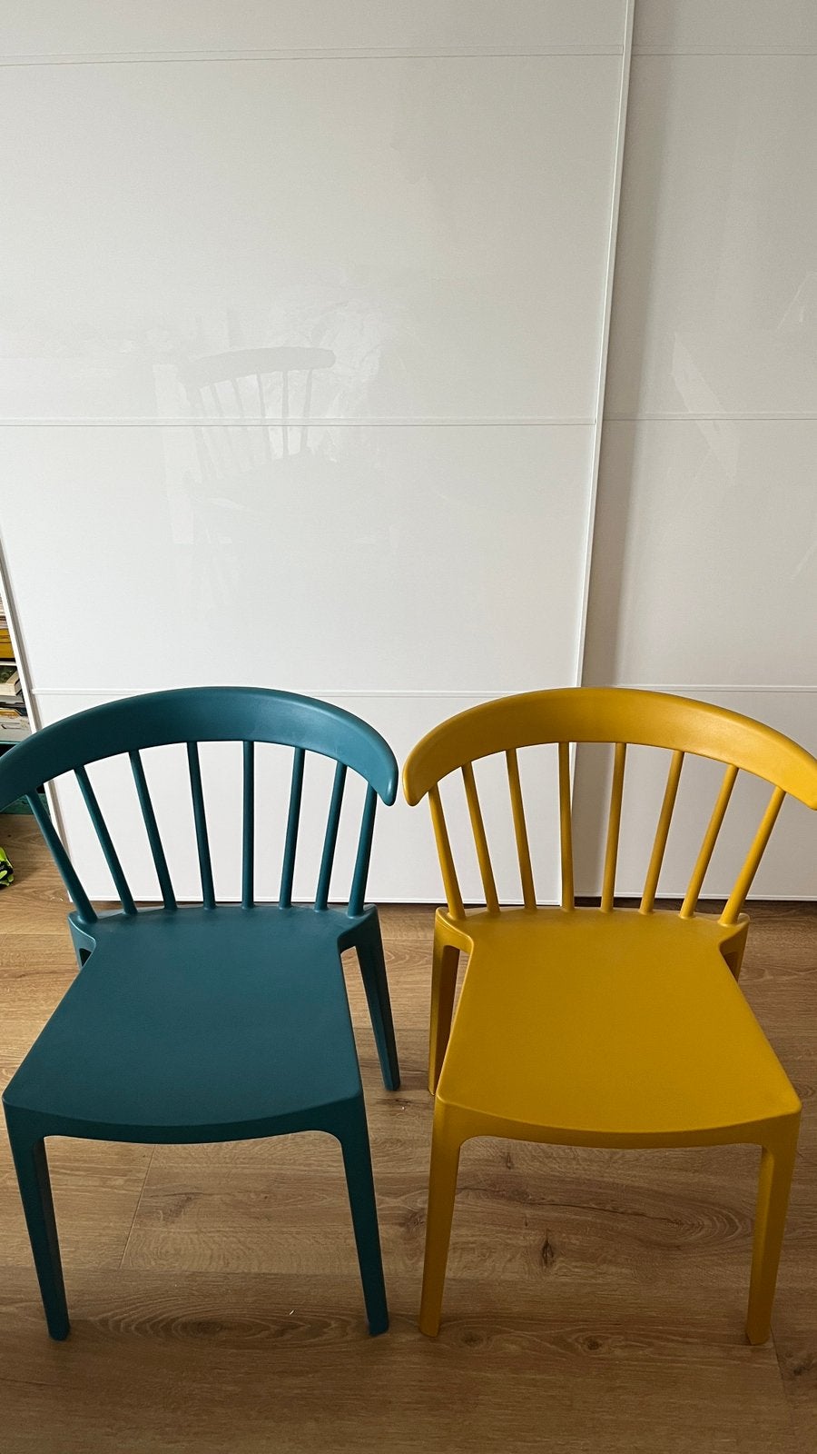 2 of 4 stoelen in vintage kleur, Ophalen, Zo goed als nieuw