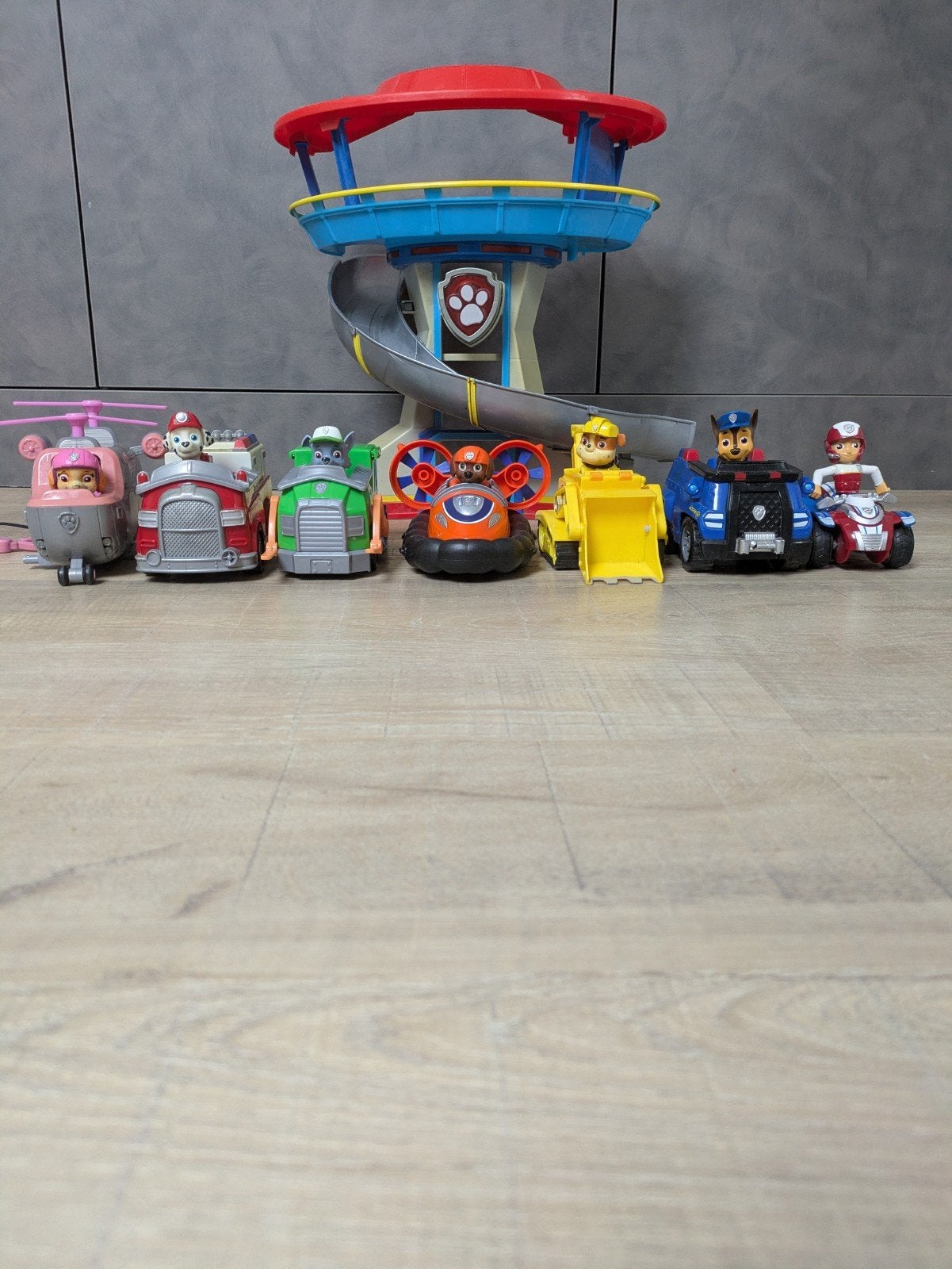 Paw Patrol toren inclusief 7 voertuigen met bijhorende pups, Kinderen en Baby's, Ophalen, Gebruikt