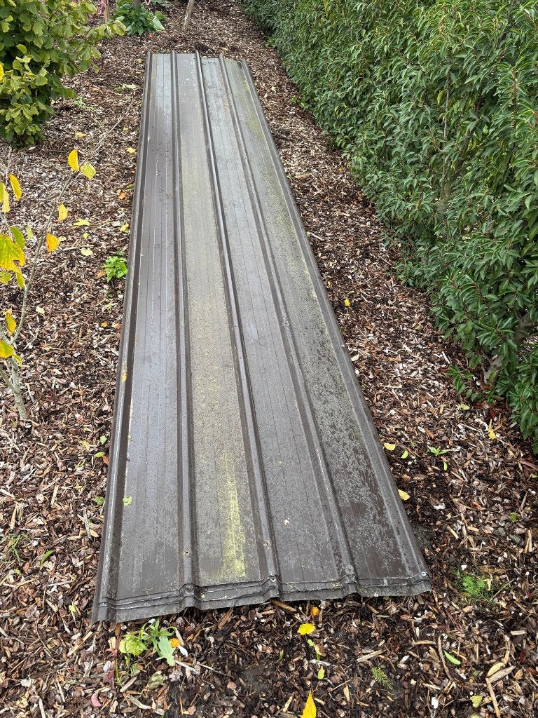 Panneaux de toit : 12 panneaux de toit bruns +/- 100m², Enlèvement, Utilisé, Autres matériaux