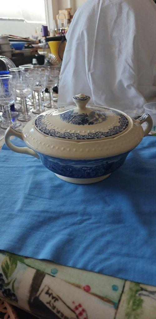 kom dekselschaal blauw Boerenhoeve Holland, Antiquités & Art, Antiquités | Services (vaisselle) pièces, Enlèvement ou Envoi