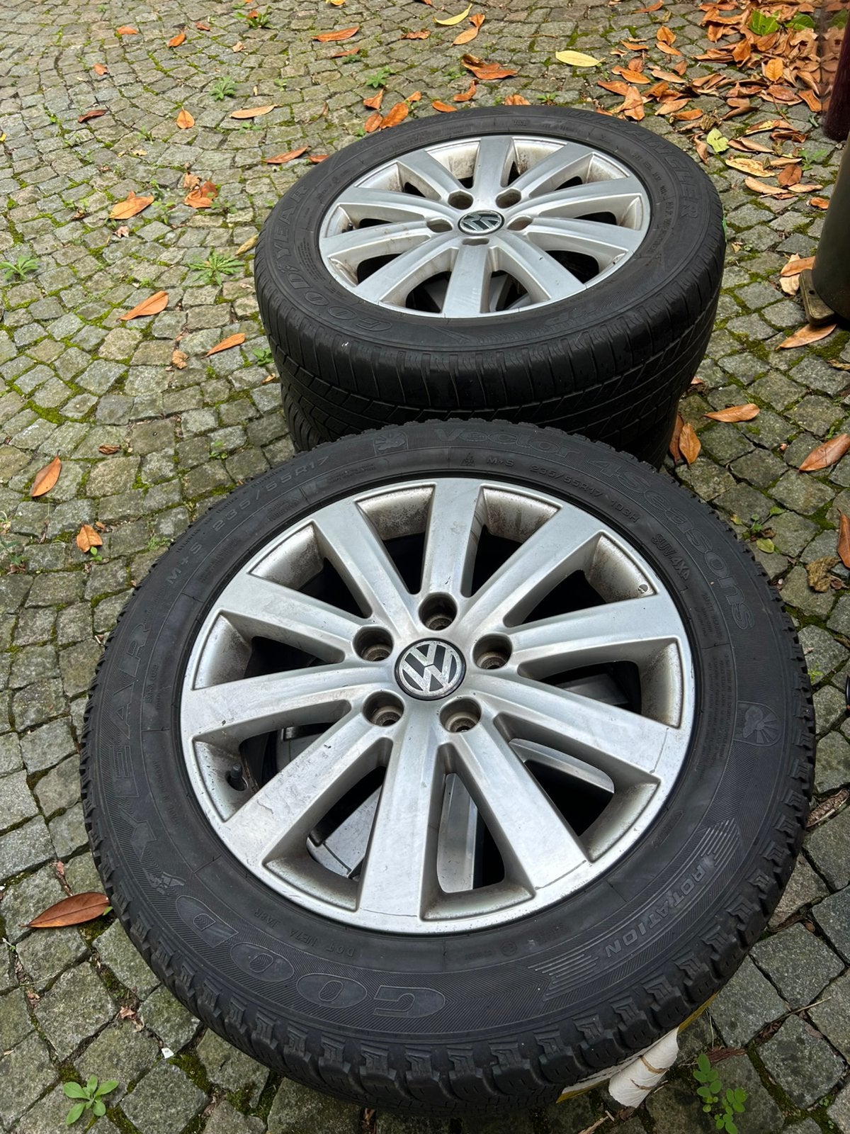 Set van 4 complete originele Volkswagen Multivan buswielen, Auto-onderdelen, Banden en Velgen, Ophalen, 17 inch, 235 mm, All Season