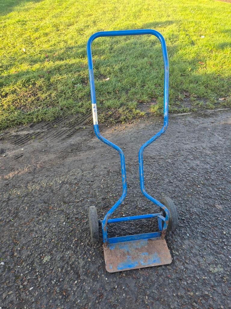 A vendre  diable chariot, Enlèvement, Diable
