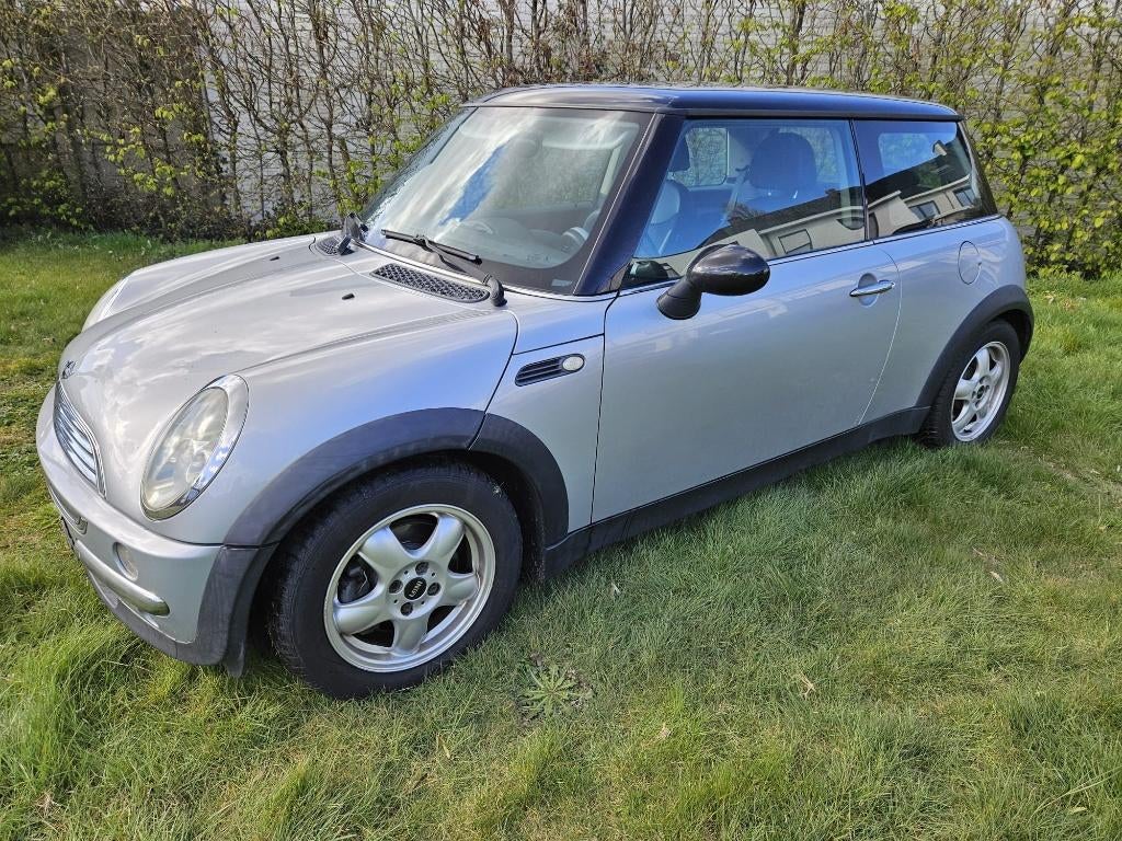 Belle Mini Cooper - Bon état - Euro4 Petrol, Autos, Mini, Argent ou Gris, Achat, Entreprise, Boîte manuelle