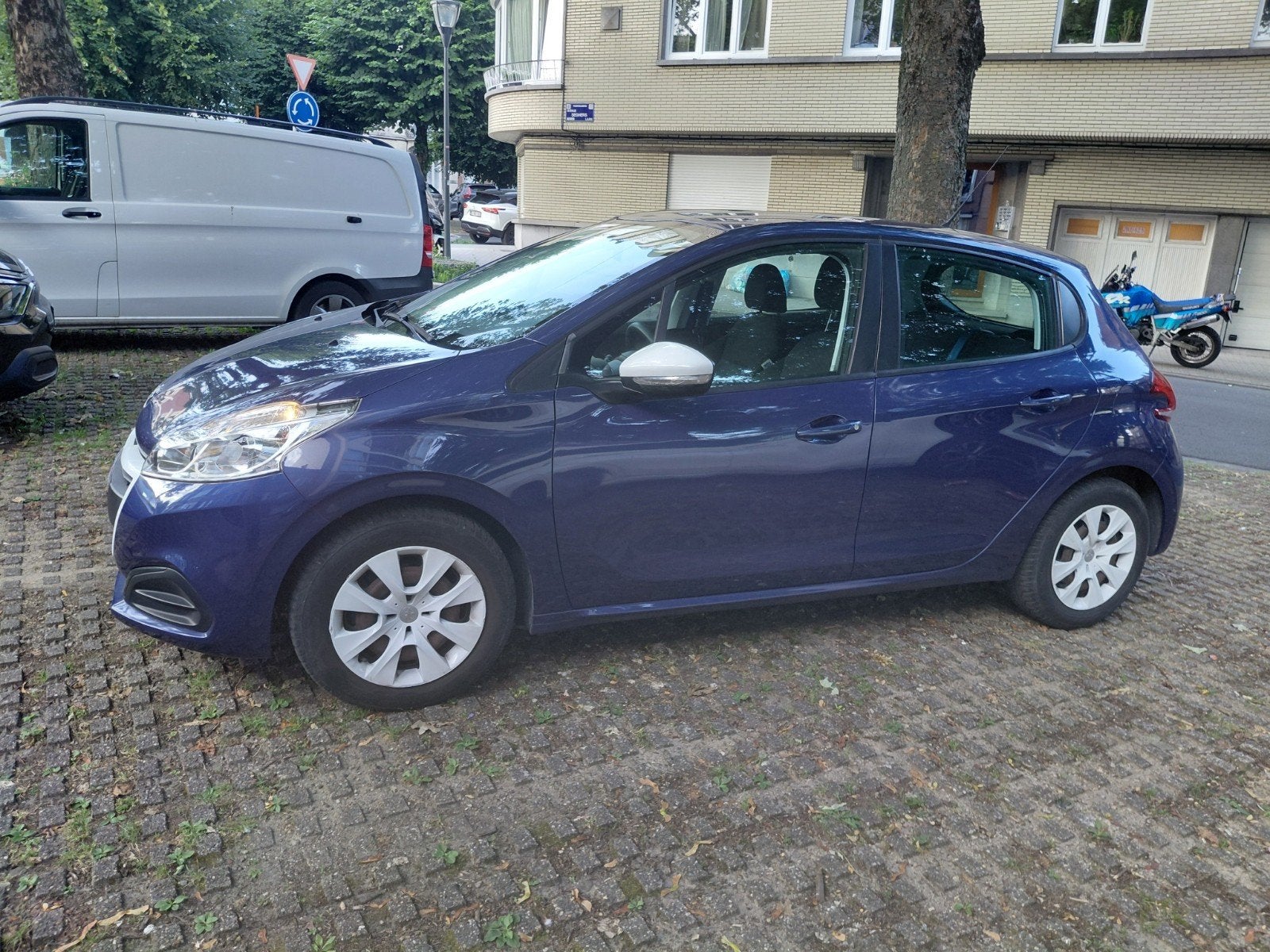 PEUGEOT 208 11BENZINE 2016 95000KM, Autos, Peugeot, 50 kW, Euro 6, Boîte manuelle, Noir