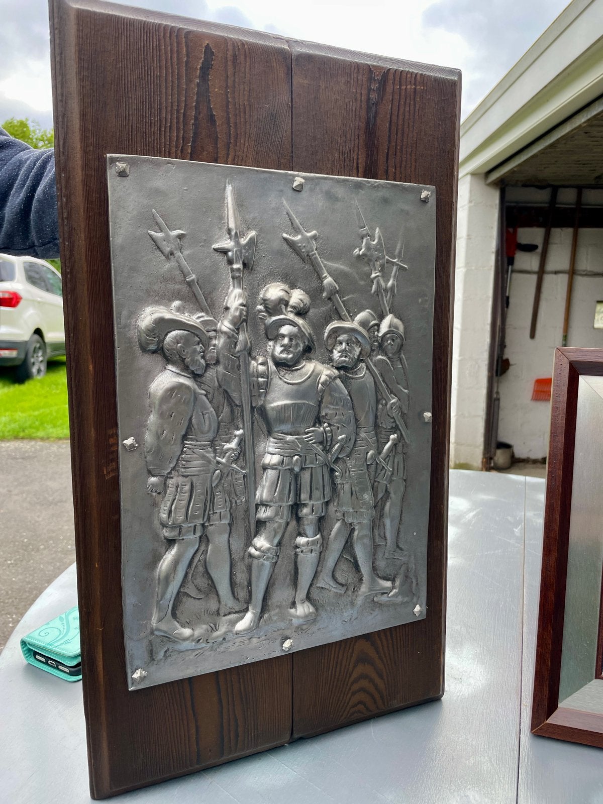 Vintage metalen houtreliëf, Ophalen
