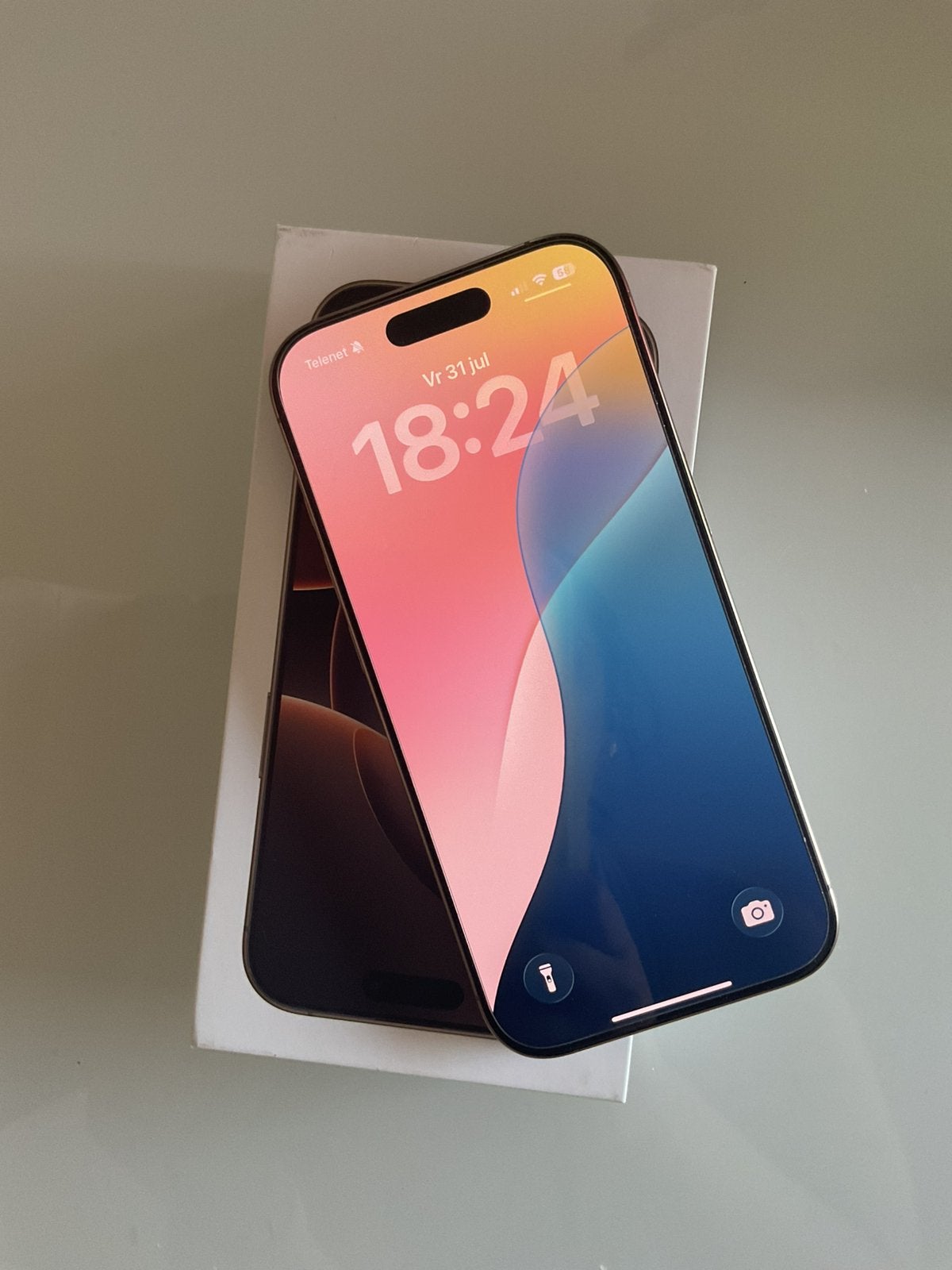 iPhone 16 Pro - 256 Go - Batterie à 90 % - Parfait état, 256 GB, Enlèvement ou Envoi, Or, IPhone 16