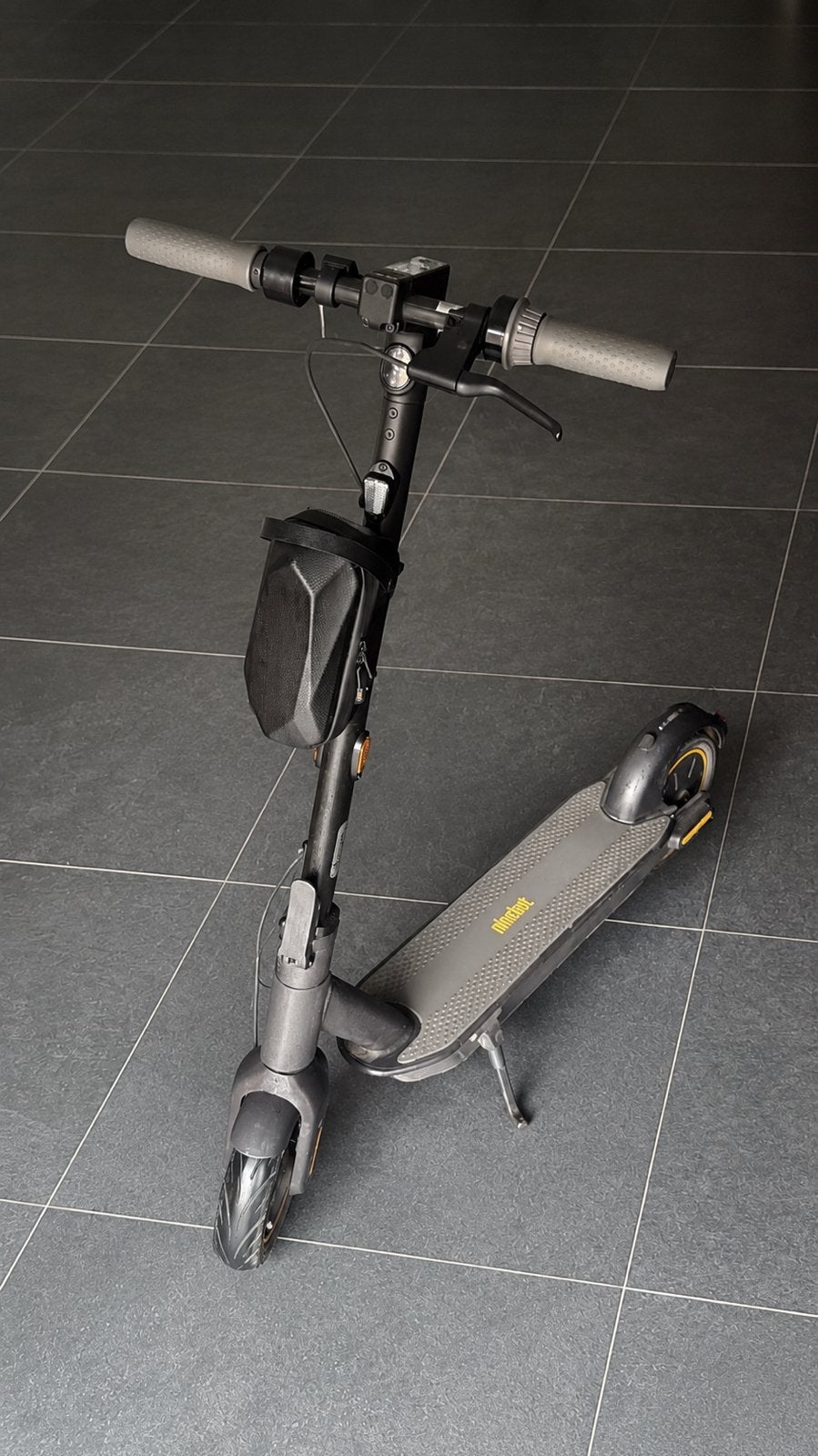 Ninebot g30 max E2 goede staat met tasje, Fietsen en Brommers, Steps, Gebruikt, Elektrische step (E-scooter), Ophalen