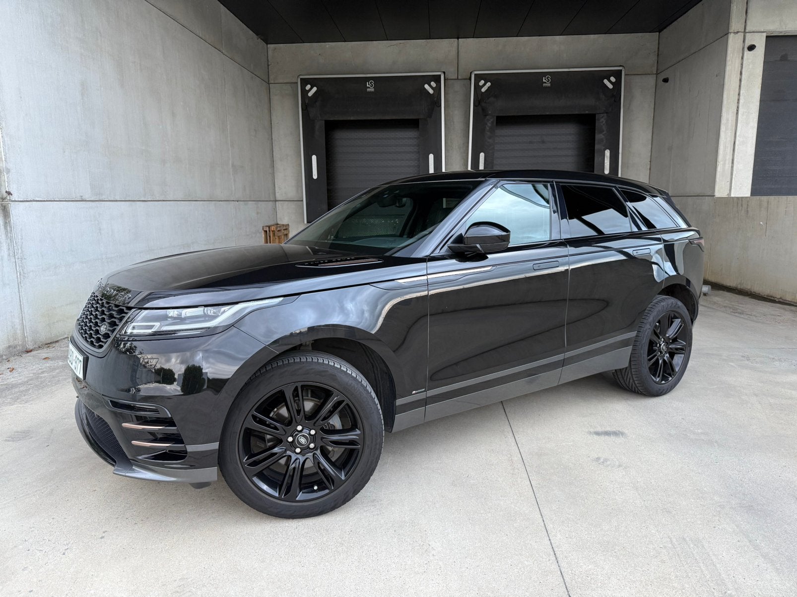 Range Rover Velar 2.0 Diesel R-Dynamic, Autos, Cuir, Achat, Noir, 5 portes