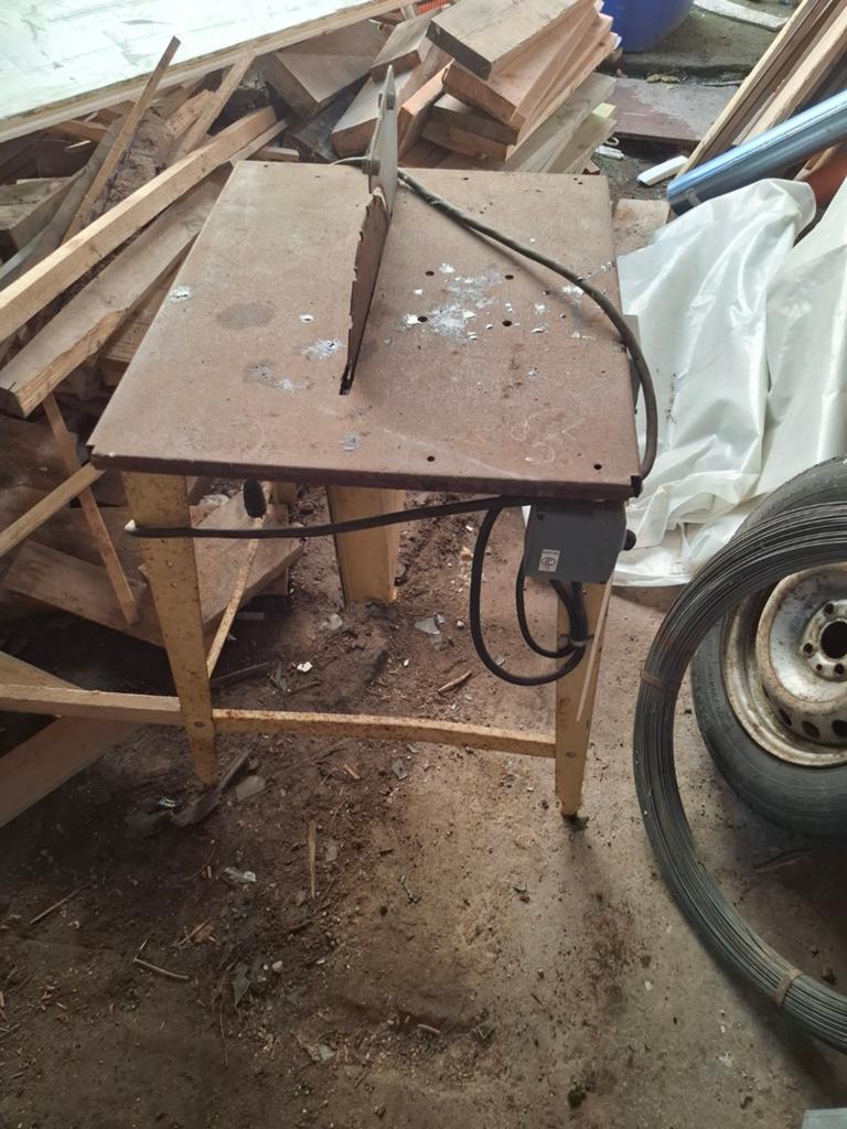 Scie circulaire  sur table, Bricolage & Construction, Outillage | Scies mécaniques, Enlèvement, Scie circulaire