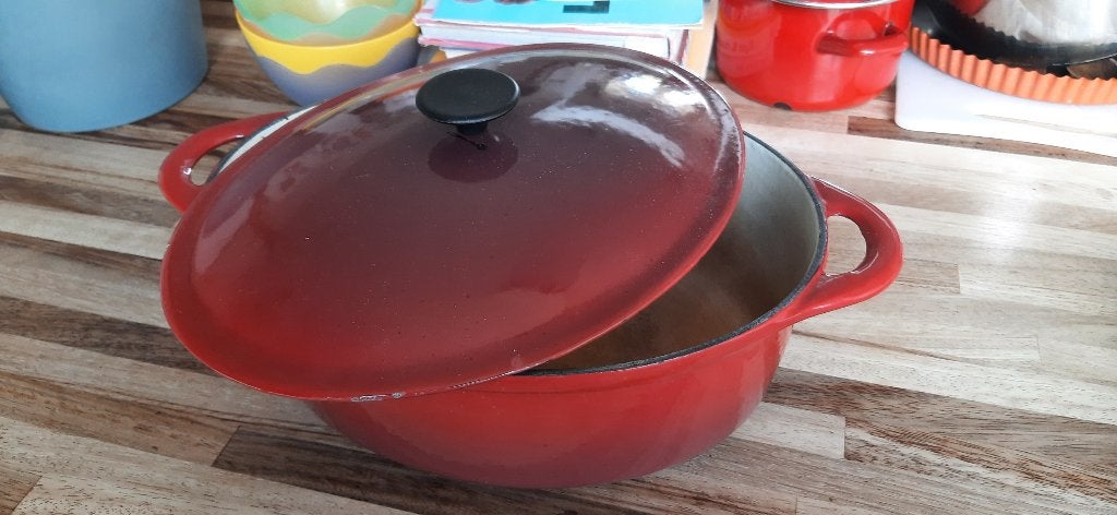 Gietijzeren braadpan rood, Huis en Inrichting, Keuken | Potten en Pannen, Ophalen, Gebruikt, Met deksel, Braadpan