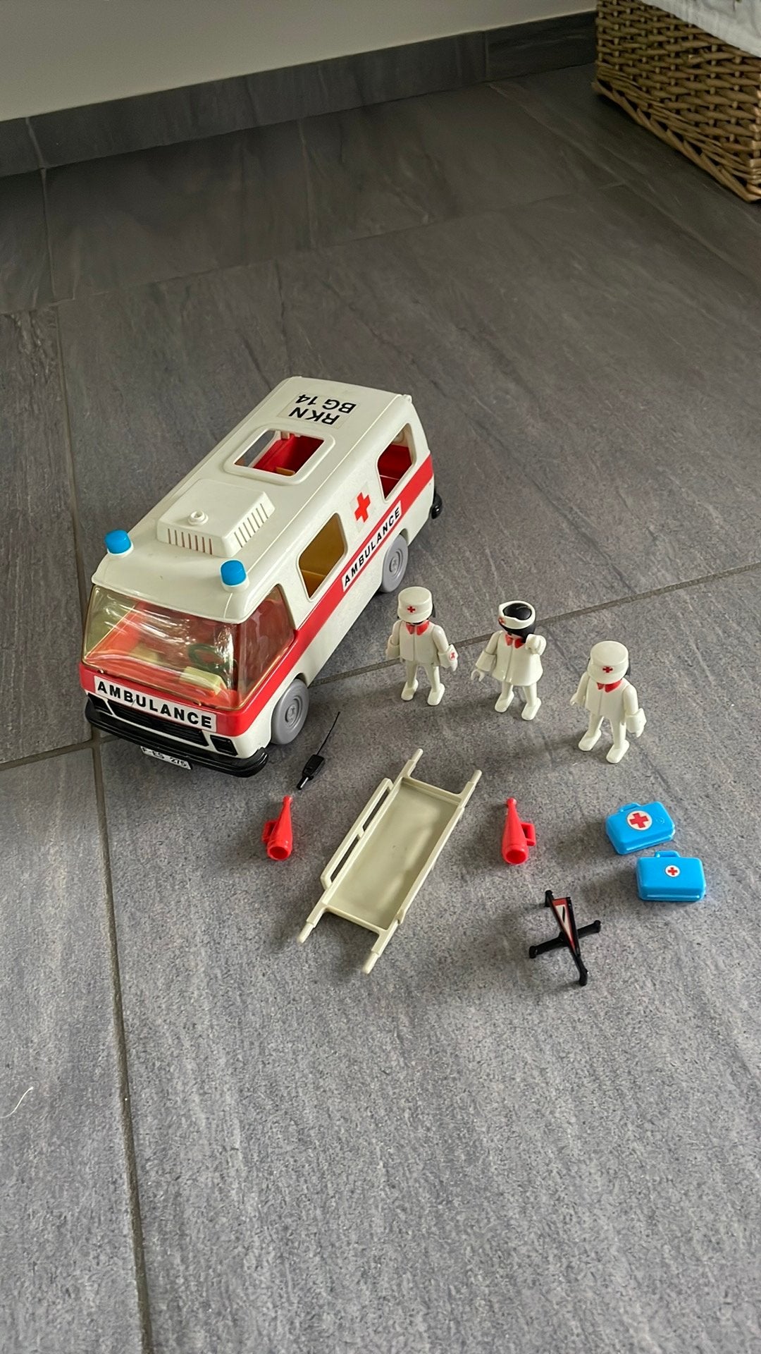 Playmobil Ziekenwagen en ambulanciers, Ophalen of Verzenden, Zo goed als nieuw