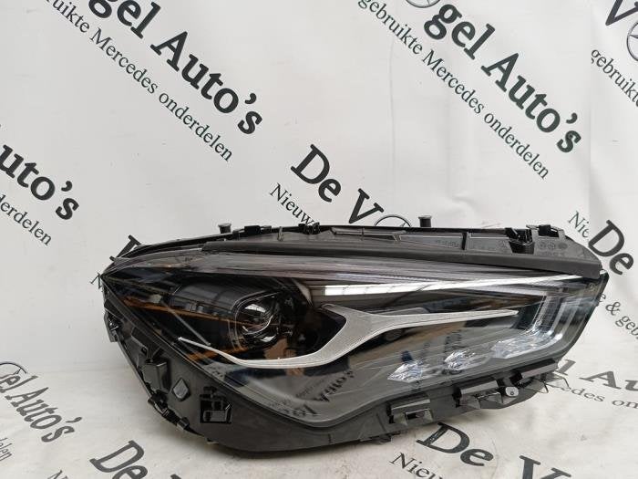 Phare droit d'un Mercedes CLA, 3 mois de garantie, Utilisé, -, -