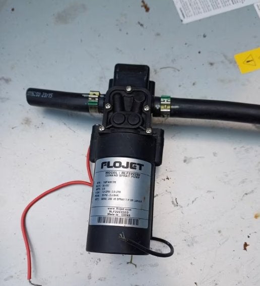 Pomp 24v met drukschakelaar, Tuin en Terras, Waterpompen, Ophalen of Verzenden, Zo goed als nieuw, Elektrisch, Beregeningspomp