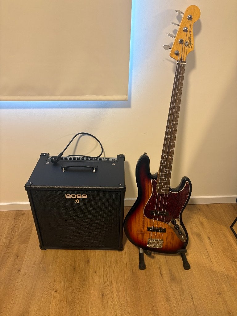 Squier Jazz bass classic vibe 60s, Muziek en Instrumenten, Ophalen, Zo goed als nieuw, Elektrisch