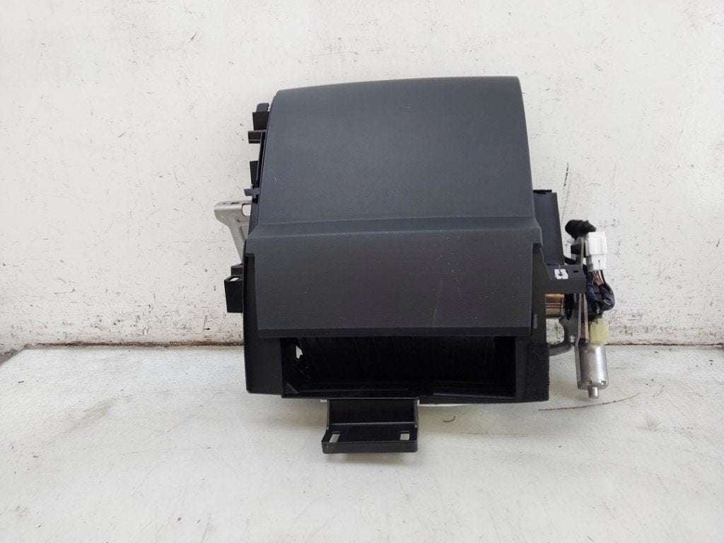 COMPARTIMENT A GANTS Nissan Ariya (FE0) (|685605MP2A|), Germany@nissan-services.eu, Kronenweg 38
50389  Wesseling, DE, Utilisé
