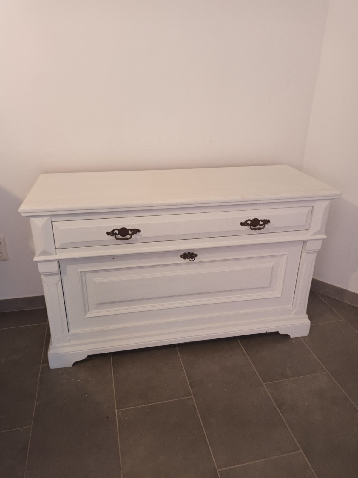 mooie kast in antiek wit, Maison & Meubles, Accessoires pour la Maison | Coffres, Enlèvement