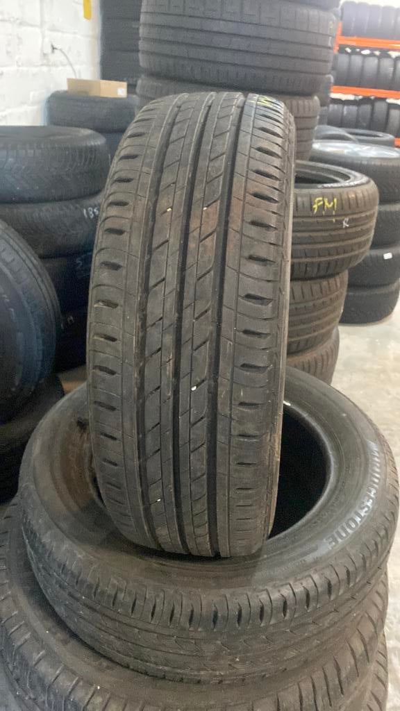 185/60/15-84h merk bridgestone  met monteren 45 eur per stuk, Ophalen, Zo goed als nieuw