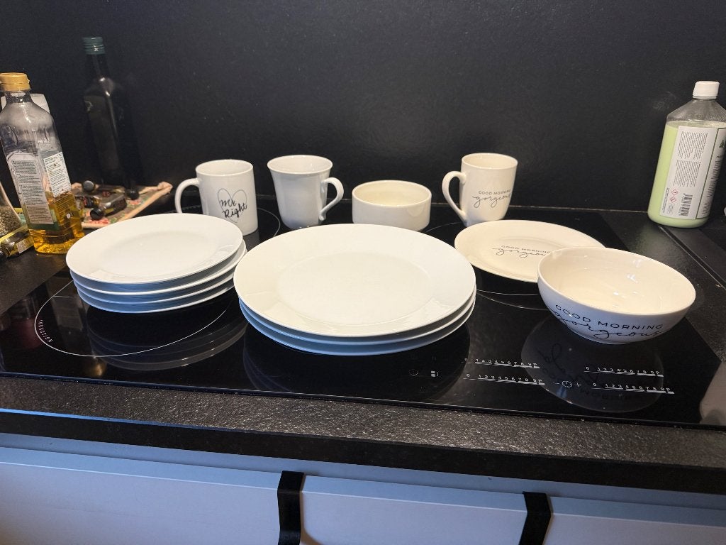 Borden en mokken gratis, Huis en Inrichting, Ophalen, Gebruikt, Bord(en)