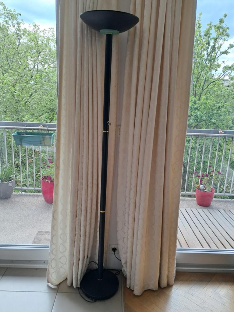Lampadaire noir, Ophalen