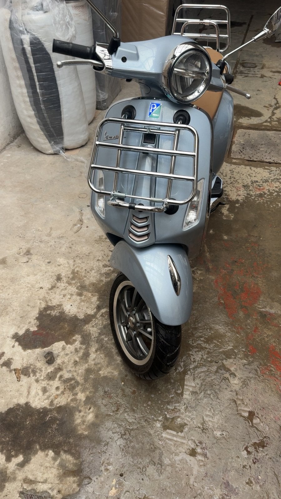 Vespa primavera, Fietsen en Brommers, Ophalen, Zo goed als nieuw