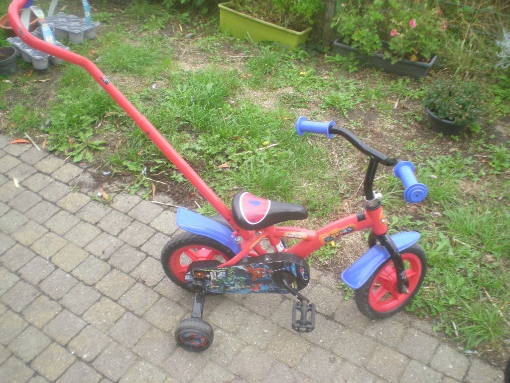 Jongensfiets Spiderman 10 inch met duwstang, Ophalen, Zo goed als nieuw