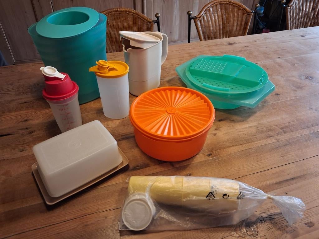 TUPPERWARE ALLERHANDE KANNETJES, DOZEN, POTJES, BEKERS EN GA, Huis en Inrichting, Keuken | Tupperware, Ophalen, Gebruikt