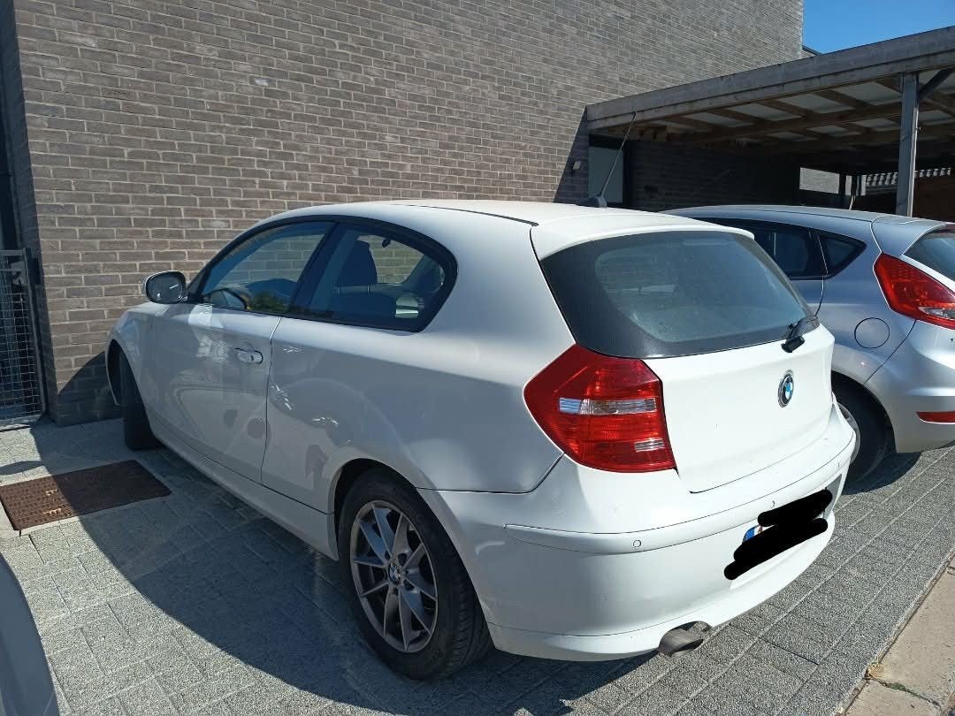 BMW 116D, Auto's, Voorwielaandrijving, 1995 cc, Zwart, 4 cilinders