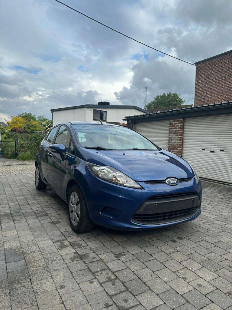 Ford Fiesta 1.4 essence avec du papier rose, Autos, Euro 5, Achat, Entreprise, Autre carrosserie