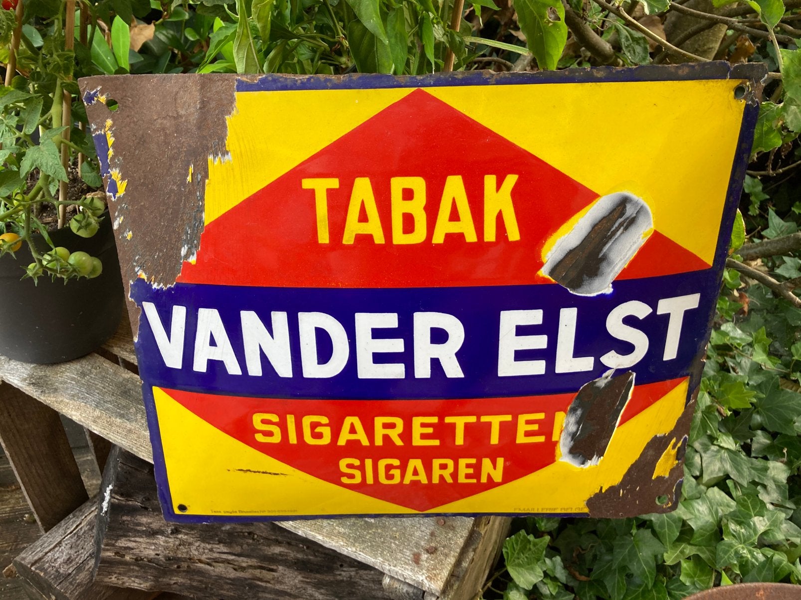 Emaille van der elst, Ophalen