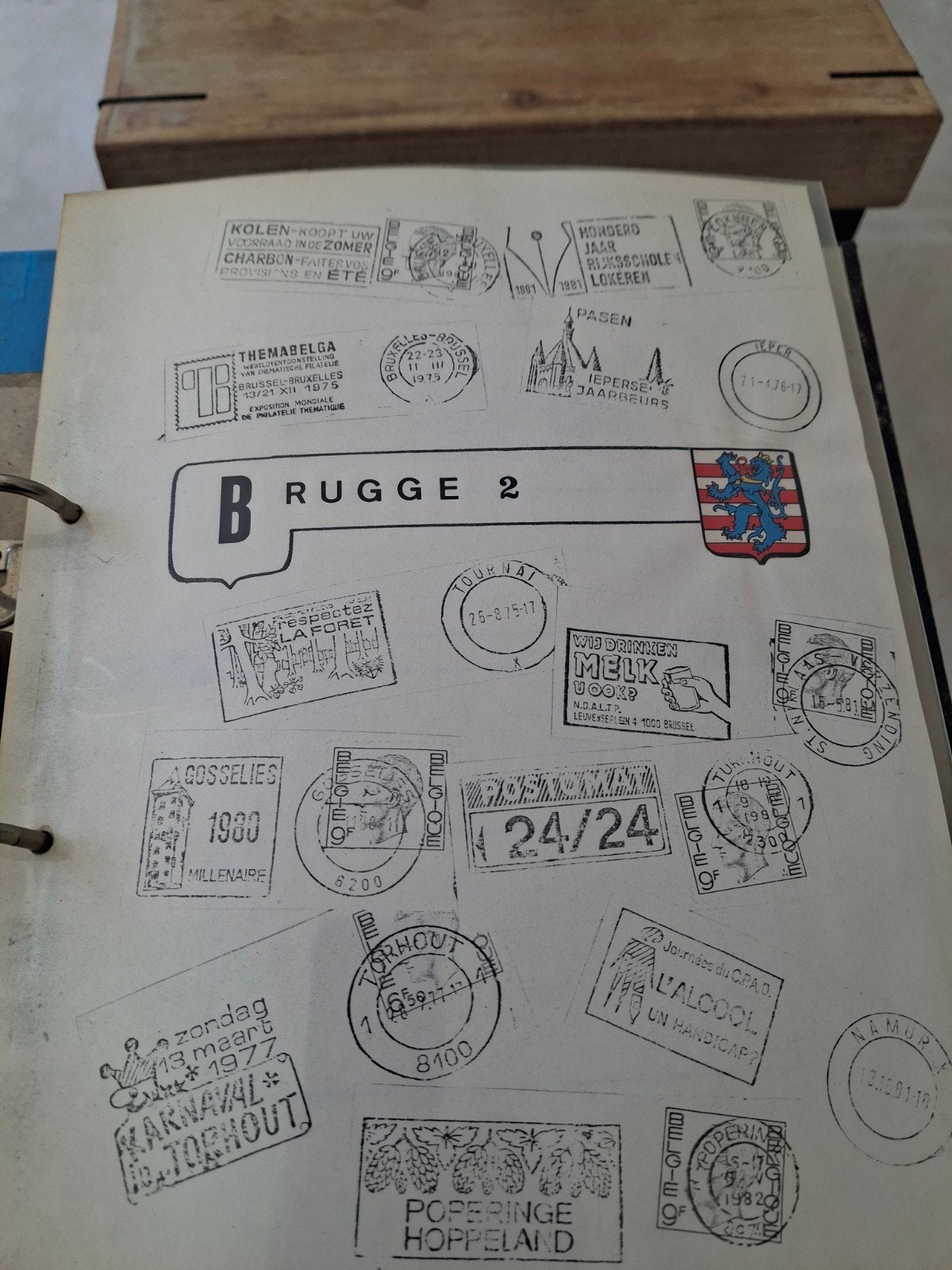 Brugge ik heb vele mappen per stad in België, Postzegels en Munten, Ophalen of Verzenden