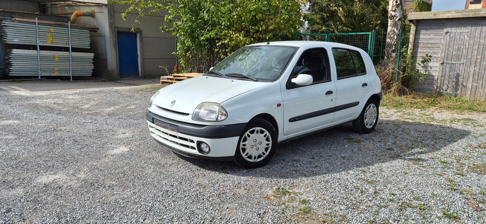 Renault Clio 1.4 Automaat Benzine | 185.000 km | Euro 2 | 20, Auto's, Stof, 174 g/km, 4 cilinders, Elektrische ramen