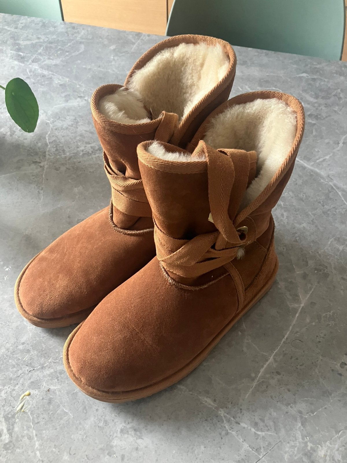 NEW Uggs australia beige m40, Ophalen, Zo goed als nieuw, Beige