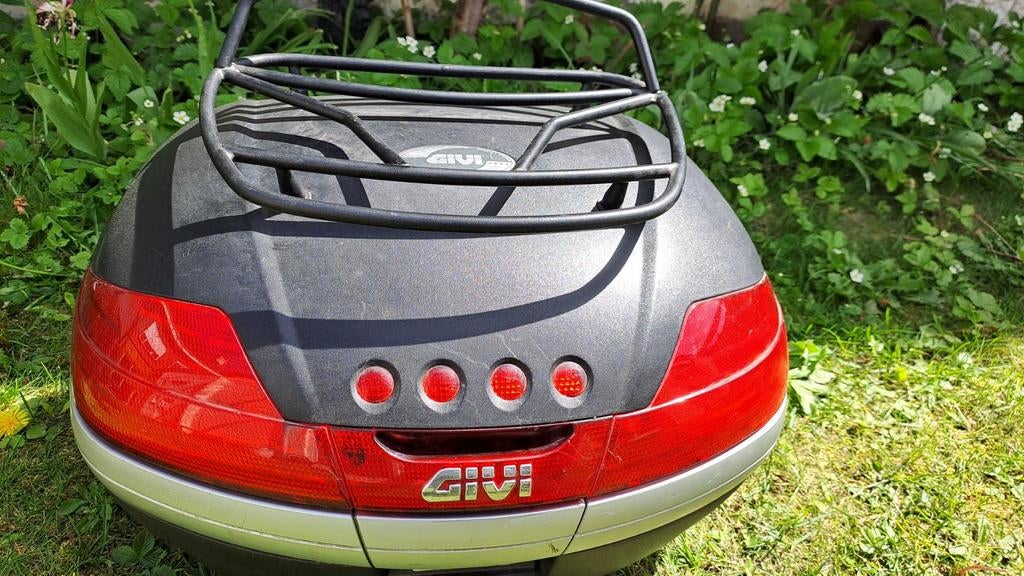 Topkoffer Givi V46 met extra bagagerek, Motoren, Ophalen, Gebruikt