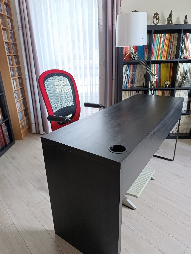 Bureau noir et chaise à roulettes, Autres types, 50 cm, 142 cm, Bois