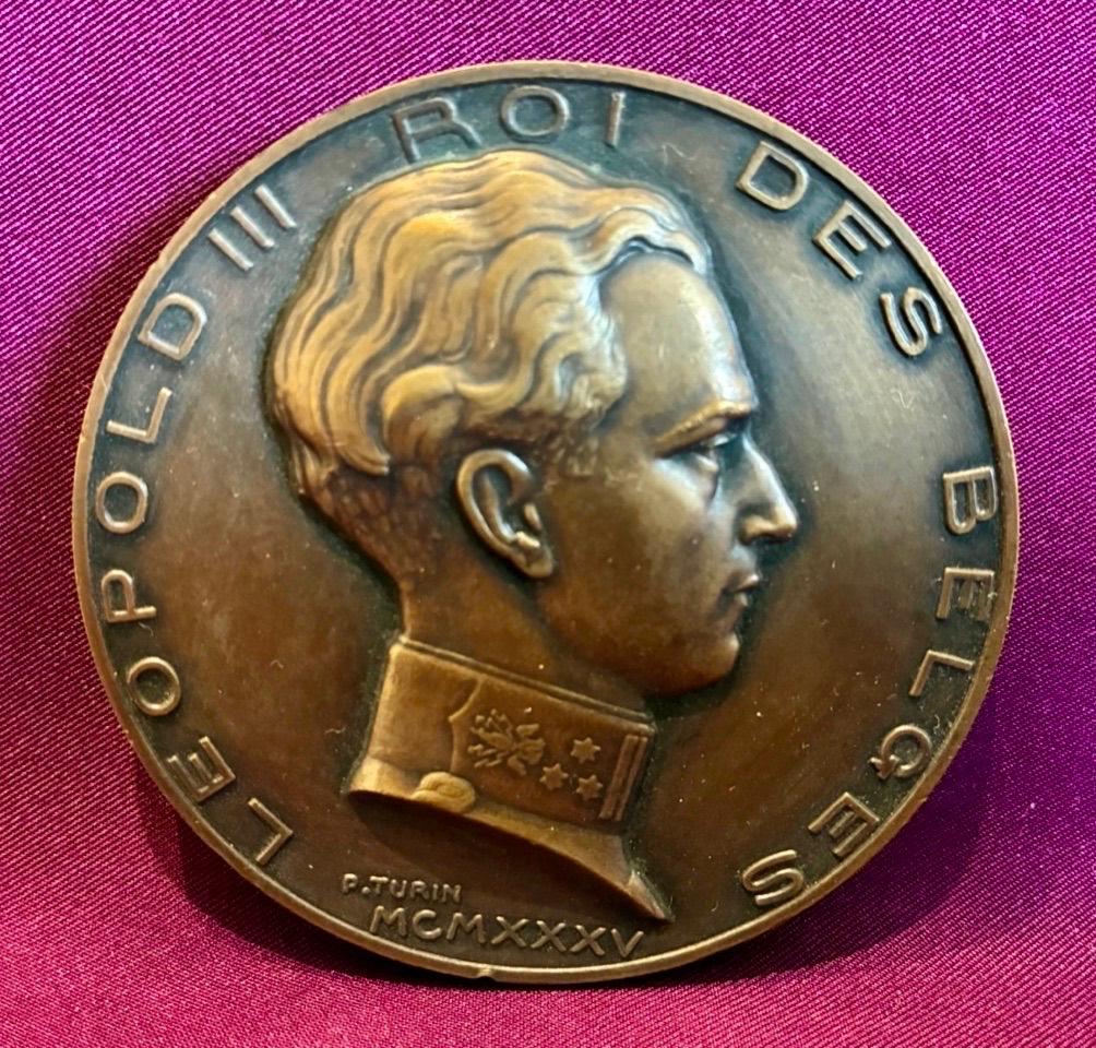 Médaille Roi Léopold III Reine Astrid., Collections, Maisons royales & Noblesse, Comme neuf, Autres types, Enlèvement ou Envoi