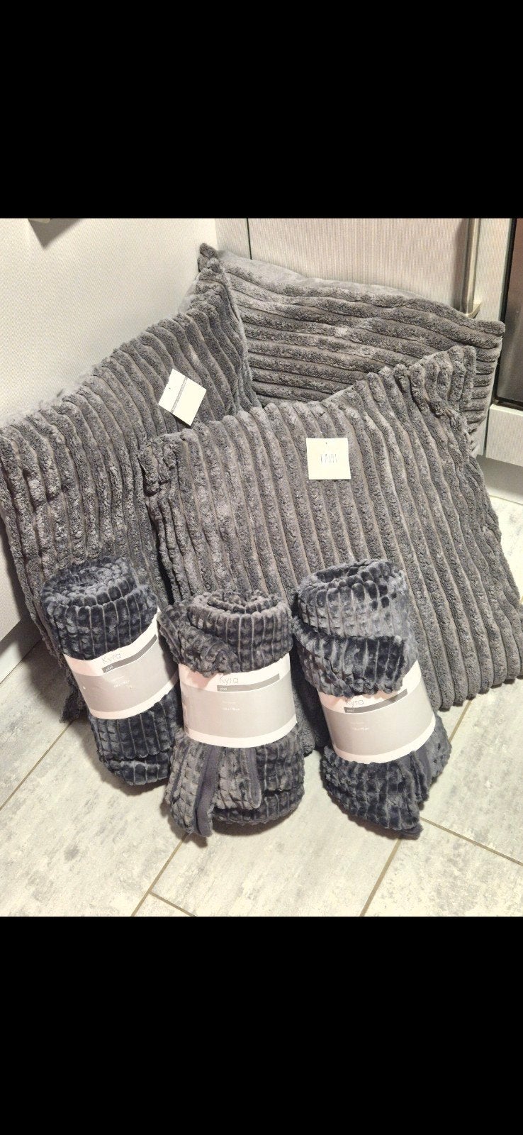 nieuw plaids en kussens goede kwaliteit,9 stuks, Enlèvement, Noir
