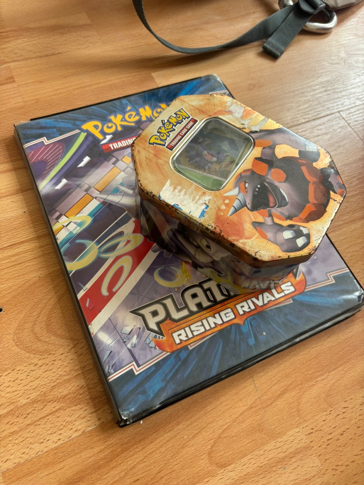 Pokemon binder , tin doos , zappos / pogs , kaarten, Ophalen, Gebruikt