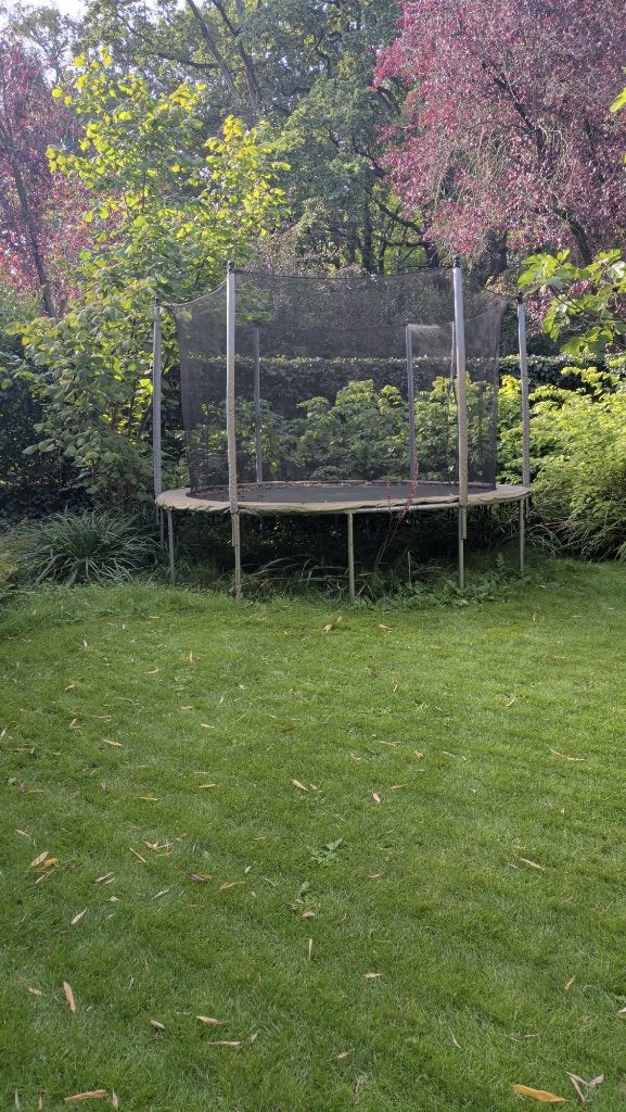 Le trampoline peut être récupéré gratuitement, Enfants & Bébés, Enlèvement, Utilisé