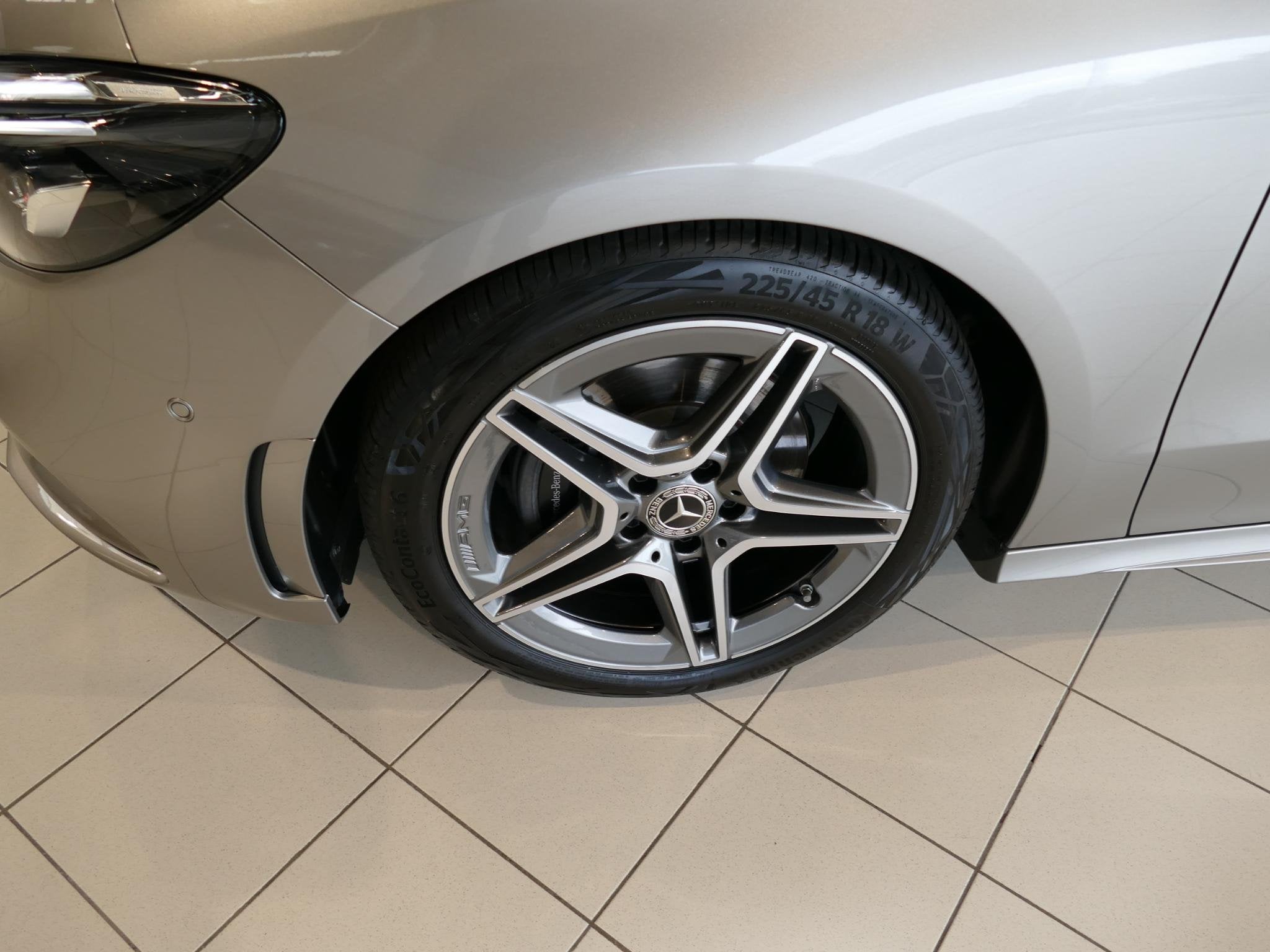 Mercedes-Benz B-Klasse B 200 d AMG Line dos 9071, Auto's, Gebruikt, 4 cilinders, Bedrijf, 1600 kg