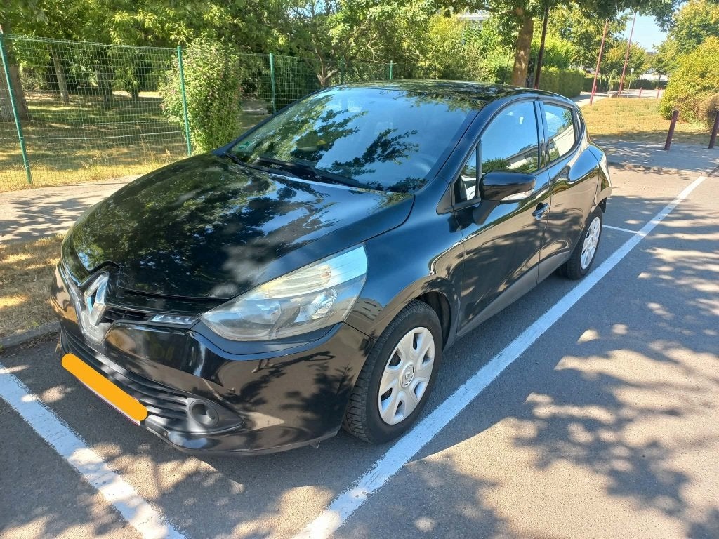 Renault Clio accidentée / aucun problème mécanique, Autos, Renault, Euro 5, Boîte manuelle, Noir, 5 portes