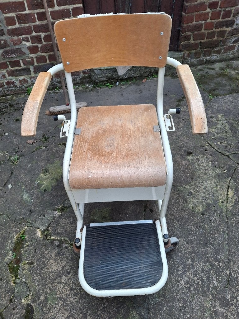 vieux fauteuil roulant, Enlèvement, Utilisé