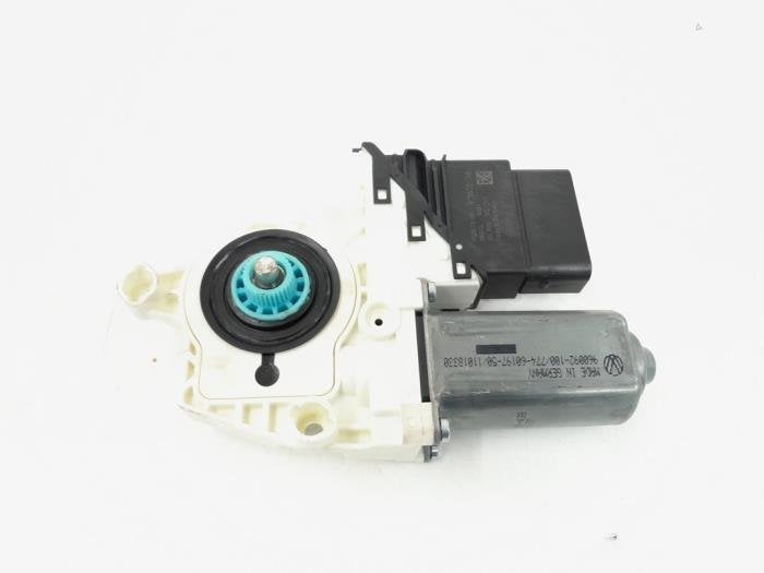 Moteur de vitre portière d'un Volkswagen Golf, Volkswagen, -, 3 mois de garantie, Utilisé