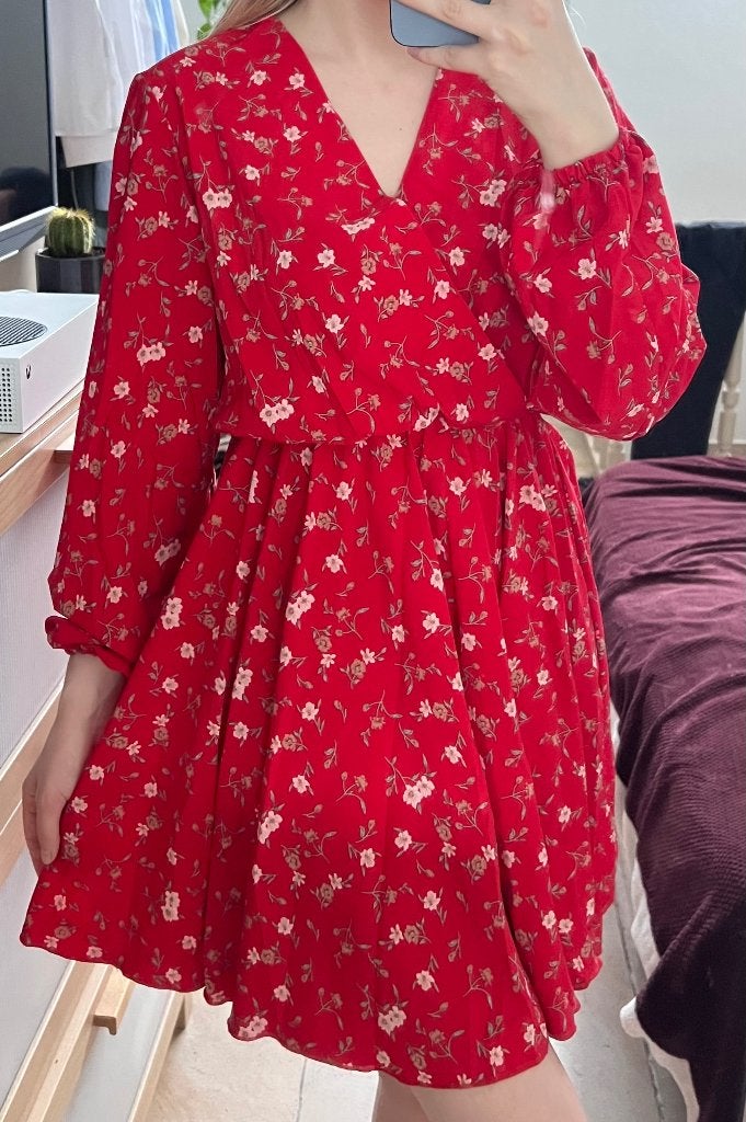 Robe courte rouge à fleurs, Enlèvement ou Envoi, Comme neuf, Taille 38/40 (M), Rouge